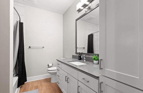 Charlotte Apartamento | Luxe King 2BR Suite in Waverly Charlotte