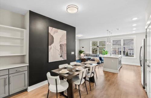Charlotte Apartamento | Luxe King 3BR Suite in Waverly Charlotte
