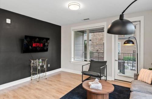 Charlotte Apartamento | Luxe King 3BR Suite in Waverly Charlotte