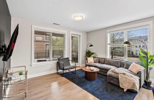 Charlotte Apartamento | Luxe King 3BR Suite in Waverly Charlotte