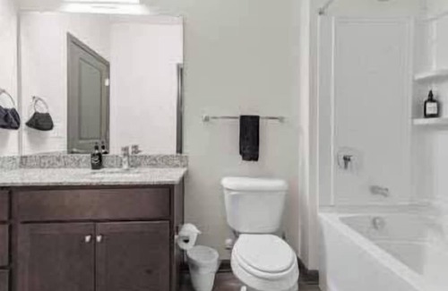 North Raleigh Apartamento | Luxe King 3BR Suite in North Raleigh!