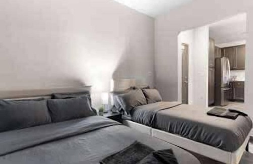North Raleigh Apartamento | Luxe King 3BR Suite in North Raleigh!
