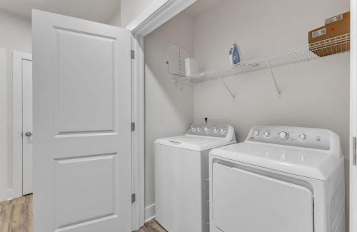 Hayes Apartamento | Luxe King 3BR Suite Mins to Downtown Durham