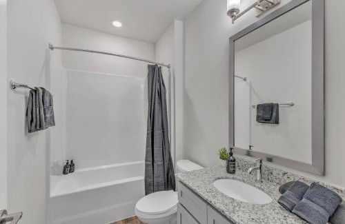 Hayes Apartamento | Luxe King 3BR Suite Mins to Downtown Durham