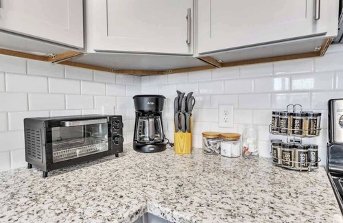 Hayes Apartamento | Luxe King 3BR Suite Mins to Downtown Durham!