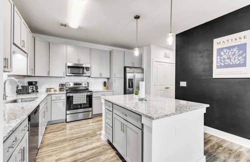 Hayes Apartamento | Luxe King 3BR Suite Mins to Downtown Durham!