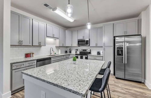 Hayes Apartamento | Luxe King 3BR Suite Mins to Downtown Durham!