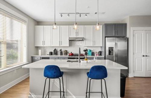 Charlotte Apartamento | Luxe King 3BR Suite Waverly Charlotte