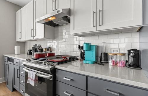 Charlotte Apartamento | Luxe King 3BR Suite Waverly Charlotte