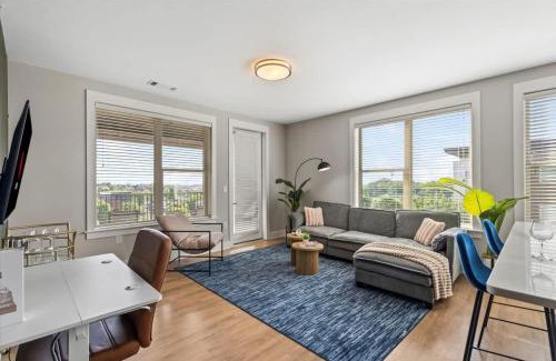 Charlotte Apartamento | Luxe King 3BR Suite Waverly Charlotte