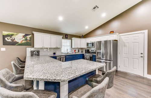 Prien Casa | Luxe Lake Charles Escape w/ Home Theater!