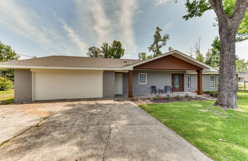 Prien Casa | Luxe Lake Charles Escape w/ Home Theater!