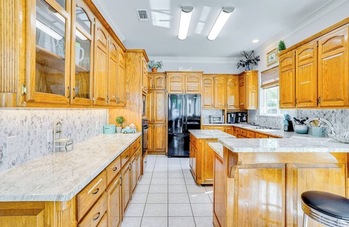 Granbury Casa | Luxe Lakefront Home w/ Hot Tub, Dock & Fire Pit