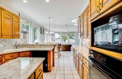 Granbury Casa | Luxe Lakefront Home w/ Hot Tub, Dock & Fire Pit