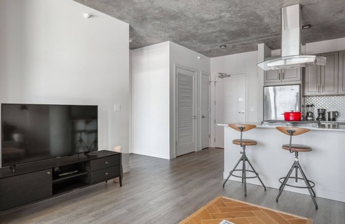 Lake View East Apartamento | Luxe Lakeview 1BR w/ Gym & Grills, nr Lakefront Trail, by Blueground