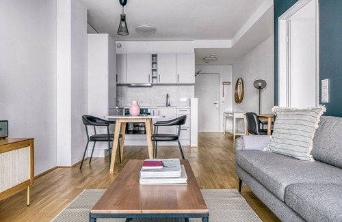 Vienna Apartamento | Luxe Leopoldstadt 1BR w/ Elevator, Balcony & Gym, near U2, by Blueground