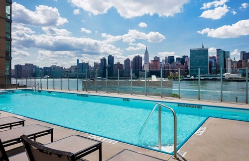 Hunters Point Apartamento | Luxe LIC 1BR w/ W/D, Elevator & Doorman, near East River, by Blueground