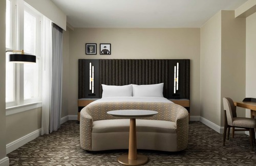Downtown Tampa Hotel | Luxe Living: Indulge in Downtown Tampa's Finest Accommodations! 4 Rooms