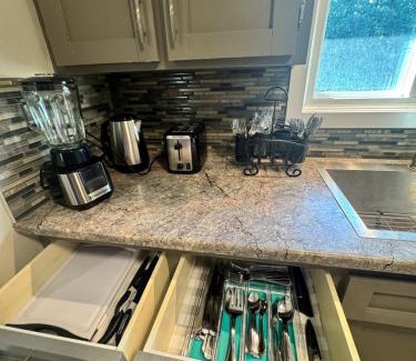 Kitchener Casa | Luxe Living Prime Location