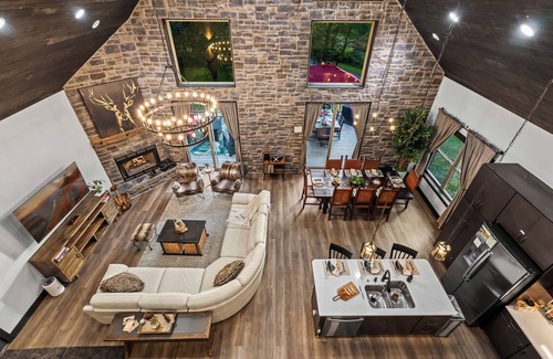Alpine Lake Cabina | Luxe Lodge, Fam & Dog Friendly, Hot Tub, Arcade ,Game Rm