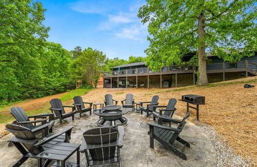 Wears Valley Casa | Luxe Lodge - Golf Sim, Pool, Theater, Sleeps 20