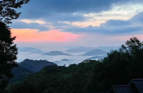 Waynesville Casa | Luxe Lodge Near Smoky Mountains Views and Hot Tub!