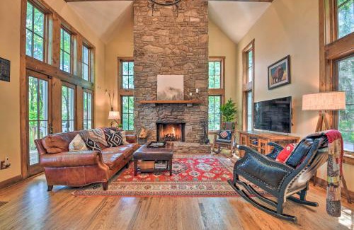 Waynesville Casa | Luxe Lodge Near Smoky Mountains Views and Hot Tub!