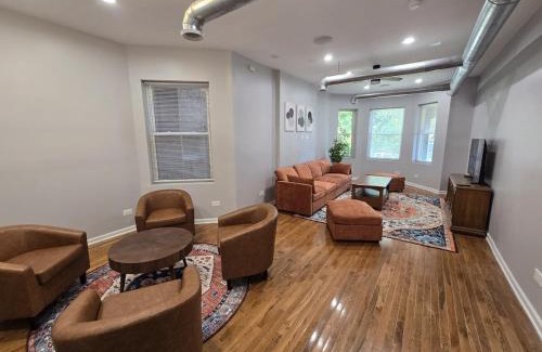 Woodlawn Apartamento | Luxe Loft vibe with King Suite - 4BR 3Ba