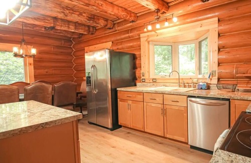 Paris Cabina | Luxe Log Chalet | Sauna, River, Fire, Kayaks/Tubes
