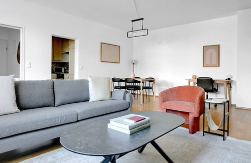 Matzleinsdorf Apartamento | Luxe Margareten 2BR w/ Elevator near Matzleinsdorferplatz, by Blueground