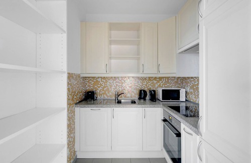 Matzleinsdorf Apartamento | Luxe Margareten 2BR w/ Elevator near Matzleinsdorferplatz, by Blueground