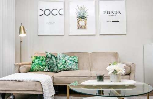 Del Rey Apartamento | Luxe Marina Del Rey Apartment,Parking, Gym, Pool, jacuzzi,BBQ