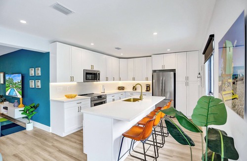 Lake Ridge Casa | Luxe-modern heated pool home near FTL Beach, Las Olas Blvd & Wilton Manors