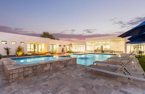 Sweetwater Street East Casa | LUXE - Modern Mansion - Private Resort