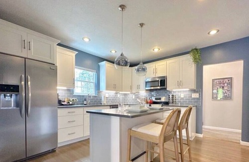 South Hills Casa | Luxe Mt. Lebanon Home | Central | Free Parking