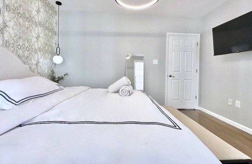 South Hills Casa | Luxe Mt. Lebanon Home | Central | Free Parking