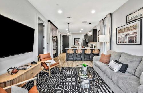 Nashville Apartamento | Luxe Nashville Trio Sleeps 21 and Rooftop Access