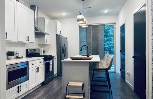 East Parkside Casa | Luxe New Construction w/RoofDeck, King Bed Suite