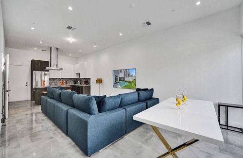 Lake Ridge Casa | Luxe NEW Modern Home Heated Pool