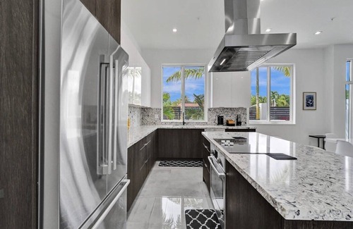 Lake Ridge Casa | Luxe NEW Modern Home with Pool - N