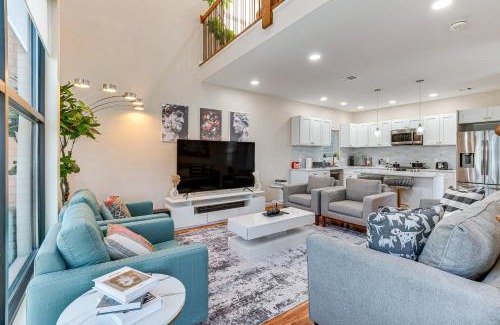 Newark Casa | Luxe Newark Retreat with Rooftop Deck Pets Welcome!