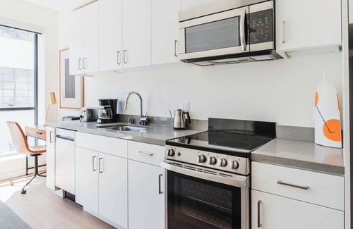 Cathedral Hill Apartamento | Luxe Nob Hill 1BR w/ Pet Area & Rooftop, nr Hospital, by Blueground