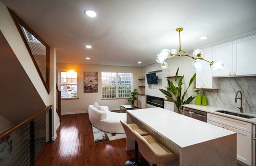 West New York Apartamento | Luxe NYC View Mansion | 6BR 4BA + Balcony + Garage