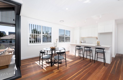 Southport Apartamento | Luxe Oasis - Central Southport