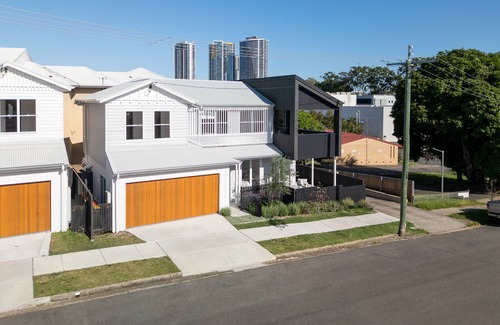 Southport Apartamento | Luxe Oasis - Central Southport