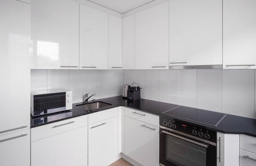 Oerlikon Apartamento | Luxe Oerlikon 3.5 Room w/ Balcony, 1min to Train Station, by Blueground
