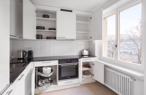 Oerlikon Apartamento | Luxe Oerlikon 3.5 Room w/ Balcony, 1min to Train Station, by Blueground