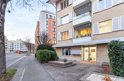 Oerlikon Apartamento | Luxe Oerlikon 3.5 Room w/ Balcony, 1min to Train Station, by Blueground