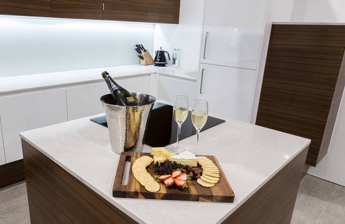 New Farm Apartamento | Apartamento privado de estilo "hotel" con espacio para autos