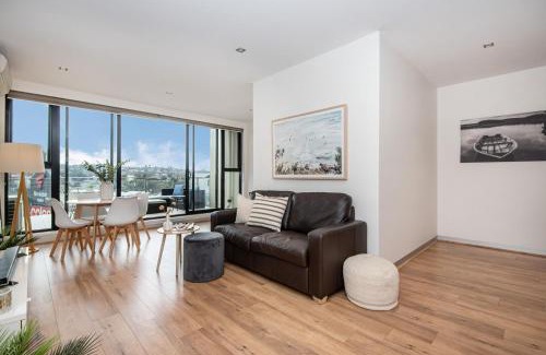 Mornington Casa | Luxe on Main in Mornington Views of the Bay
